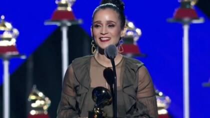 Julieta Venegas, feliz con su Grammy