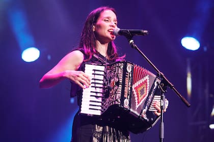 Julieta Venegas le dedicó parte de su show a Juan Gabriel. Fotografía de Florencia Daniel.