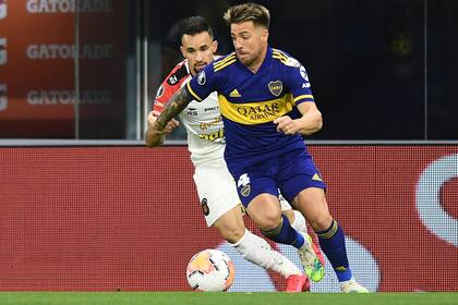 Julio Buffarini volvió, cometió un penal (por mano) y aportó el despliegue de siempre por su carril