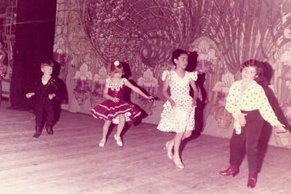 Es conocida la anécdota de su debut escénico, a los cuatro años, en el Teatro del Globo: Boccu le "robó" la pandereta a otra nena que hacía una danza española. Él dice que no se acuerda, pero hay fotos y testigos que cuentan con gracia ese momento