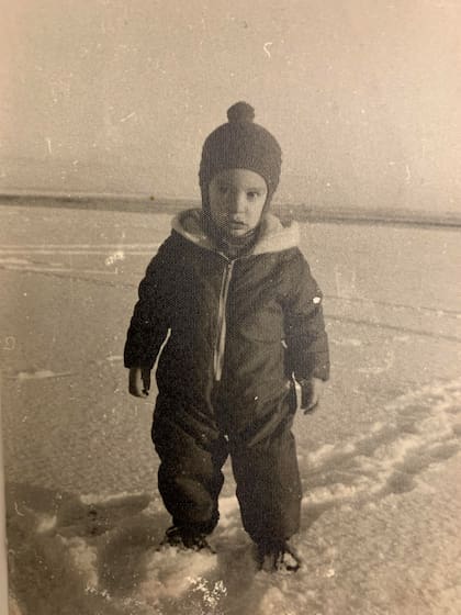 Julio Ardita a los dos años en los páramos de Río Gallegos en invierno