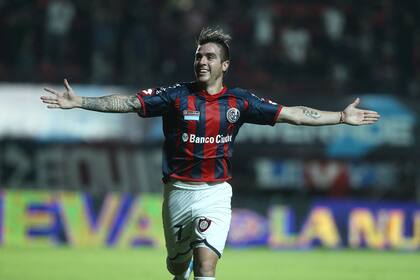 Julio Buffarini, el abanderado del Ciclón en su vuelta al triunfo