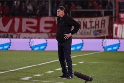 Julio César Falcioni, en su actual ciclo como DT del Rojo; difícilmente continúe en la próxima temporada