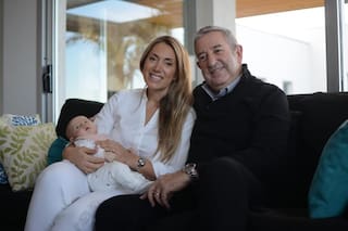 Julio Cobos presenta a su hija Isabella y revive su historia de amor con Natalia Obón