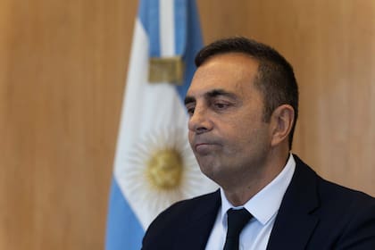 Julio Cordero, secretario de Trabajo, sufrió esta semana las bajas de dos funcionarios cercanos; además, fue denunciado en la Justicia por presuntas irregularidades con los PPC