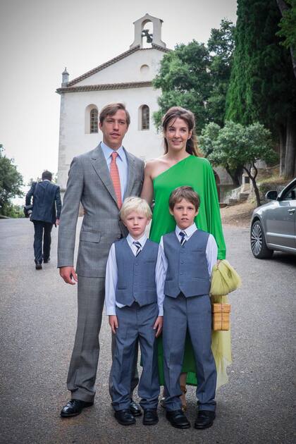 Julio de 2014. Luis
y su primera mujer, Tessy de Luxemburgo
–se casaron en 2006 y se separaron en enero
de 2017– junto a sus hijos Gabriel y Noah.