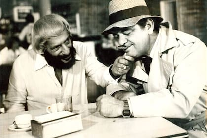 Julio de Grazia y Martín Karadagian en la película Los superagentes y los titanes, del año 1983