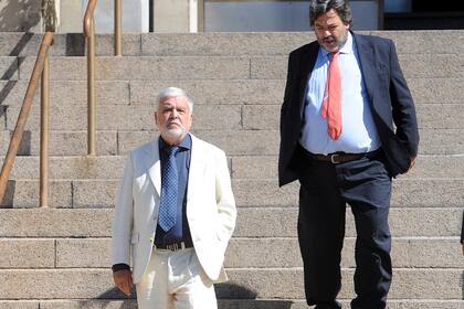 Julio De Vido al salir de los tribunales de Comodoro Py junto a su abogado, Maximiliano Rusconi