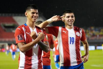 Julio Enciso (derecha) es una de las grandes ausencias en el Sudamericano Sub 20 de este año