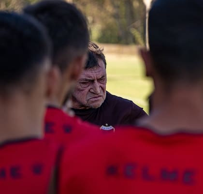 Julio Falcioni salió de Independiente y ya está preparando a Colón.