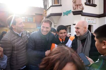 Julio Garro, Diego Santilli y Horacio Rodríguez Larreta en La Plata