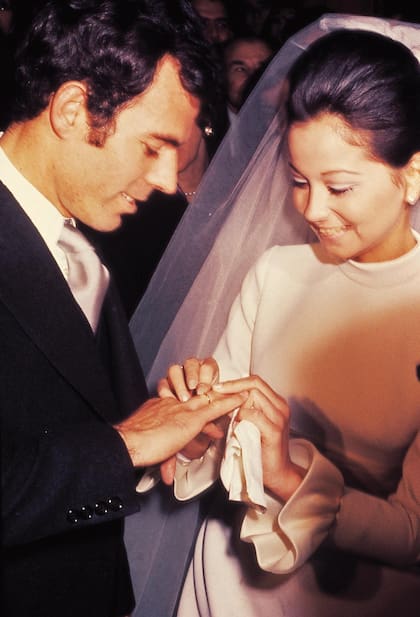 Julio Iglesias e Isabel Preysler en su boda; la pareja estuvo casada entre 1971 y 1978