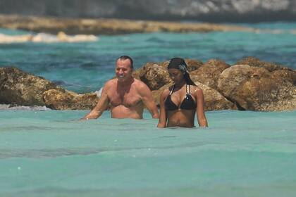 Julio Iglesias en su villa de República Dominicana en septiembre de 2010, un mes antes de casarse con su mujer, la neerlandesa Miranda Rijnsburger