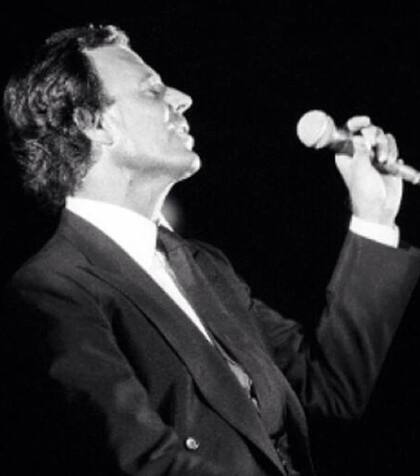 Julio Iglesias es el cantante latino que más vendió en la historia