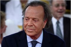 Denuncian a Julio Iglesias por desnudos, manoseos y vejaciones