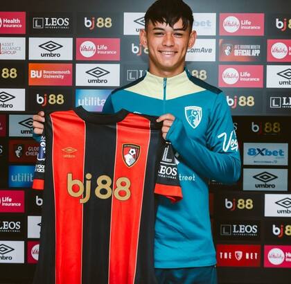 Julio Soler presentado oficialmente en el Bournemouth de la Premier League