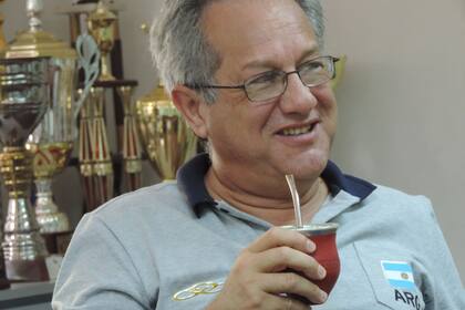 Julio Velasco vive en Italia, pero no deja de tener vínculo con las costumbres argentinas