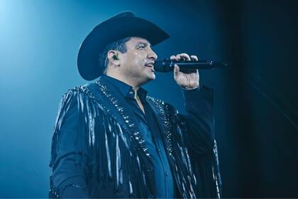 Julión Álvarez recientemente también se vio involucrado en la revocación de su visa