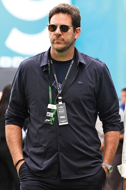 Jun Martín Del Potro pasea por el paddock