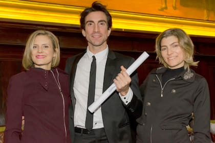 Juna Pablo Ledo, con sus hermanas Gretel y Belén