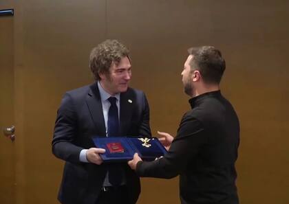 Junio de 2024: Milei recibe la máxima condecoración que brinda Ucrania, La Orden de la Libertad por parte de Zelenski, en la Cumbre por la Paz (en Suiza)