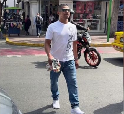 Junior Dioses es peruano, pero vive en EEUU hace más de 20 años y tiene green card