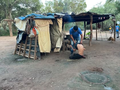 Junior va a tener una casa y un baño de material