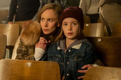 Juno Temple interpreta a Dot Lyon, una ama de casa que por casualidad se ve envuelta en una trama criminal que devela sus secretos mejor guardados.