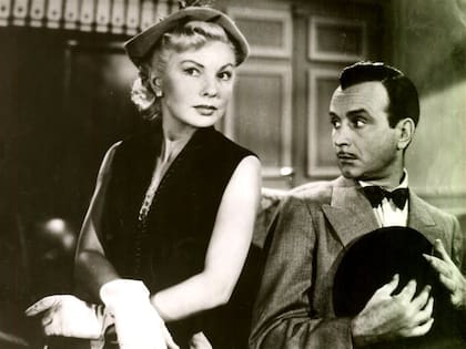 Nélida Romero junto a Ángel Magaña, en Cosas de mujer