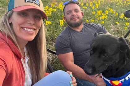 Junto a Apollo, su compañero de aventuras