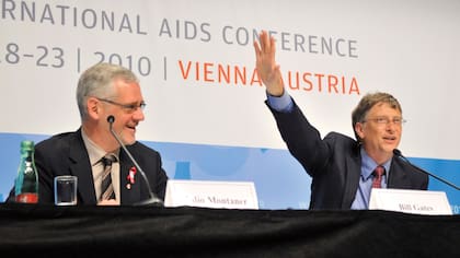 Junto a Bill Gates, durante la Conferencia Internacional sobre Sida realizada en Viena en 2010