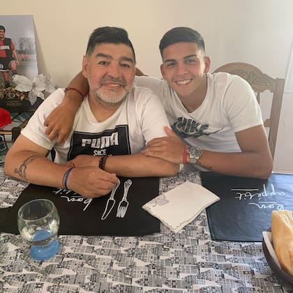 Junto a Diego Maradona, su tío abuelo
