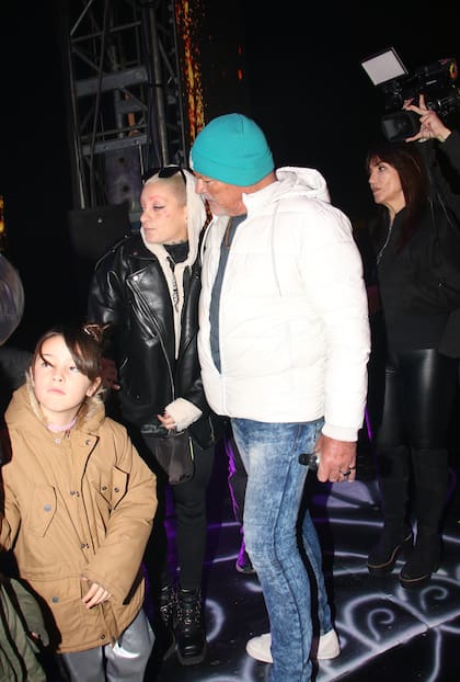 Junto a él, Furia esperó el momento indicado para saludar a Mendoza y a su hijo Benicio después de la función