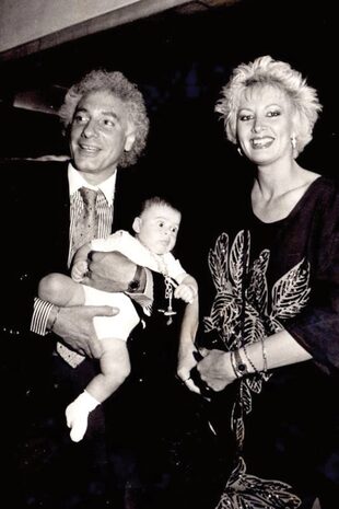 Junto a Guillermo Cóppola –su pareja entre 1983 y 1987– que tiene en brazos a Bárbara, la bebita de ambos.