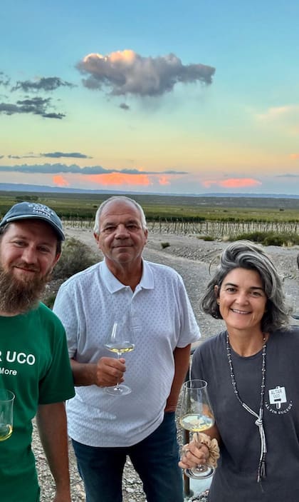 Junto a Juampi Michelin y la ingeniera agrónoma de Altar Uco Maia Echegoyen