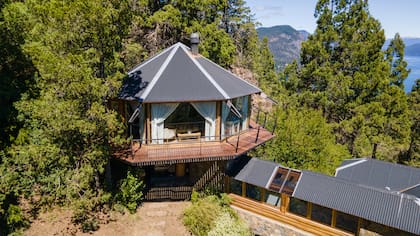 Junto a la casa funciona un lodge, que abre todo el año.