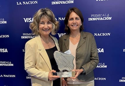 Junto a la investigadora Adriana de Servi, fundó su propia empresa enfocada en la detección temprana del cáncer de mama