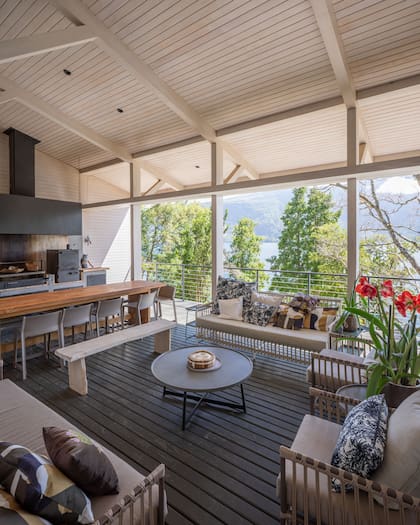 Junto a la parrilla, vistas asombrosas al resguardo