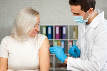 Junto a las pruebas, hace un mes aproximadamente, el gobierno aprobó nuevas vacunas contra el Covid-19