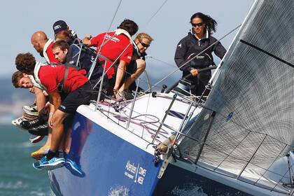 Junto a los marinos de la fundación UKSA y la campeona paralímpica Helena Lucas