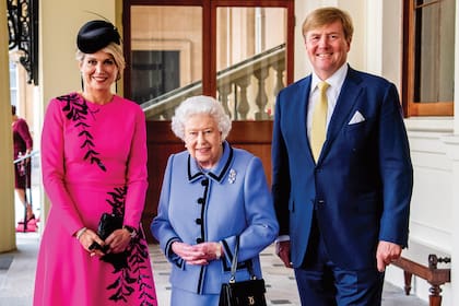 Junto a los reyes de los Países Bajos durante la visita de Estado de Guillermo Alejandro y Máxima al Reino Unido, en octubre de 2018.