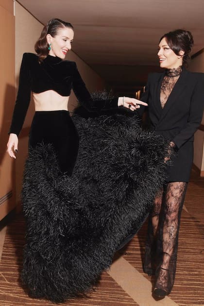 Junto a Natalia Oreiro en la última entrega de los Martín Fierro. Sus diseños hicieron que la actriz y cantante fuera elegida entre las mejor vestidas de la noche.