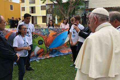 Junto a otros estudiantes, Maria Paula, se reunió en nombre de los más de 200 jóvenes de 34 escuelas públicas, privadas, confesionales y laicas del Perú que participaron de Scholas Ciudadanía