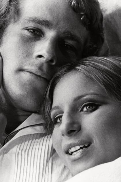 Junto a Ryan O’Neal, otro de sus amores no confirmados, compartió set en la comedia romántica ¿Qué me pasa, doctor?, de 1972. 