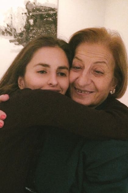 Junto a su abuela María Pía Macri (tía del ex presidente Mauricio Macri), nacida en Roma, en una foto de hace quince años.