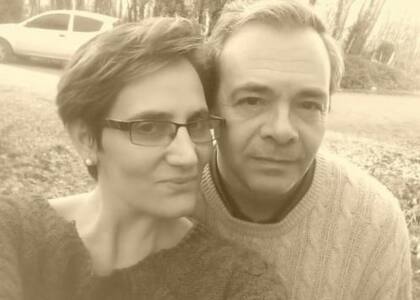 Junto a su actual pareja.