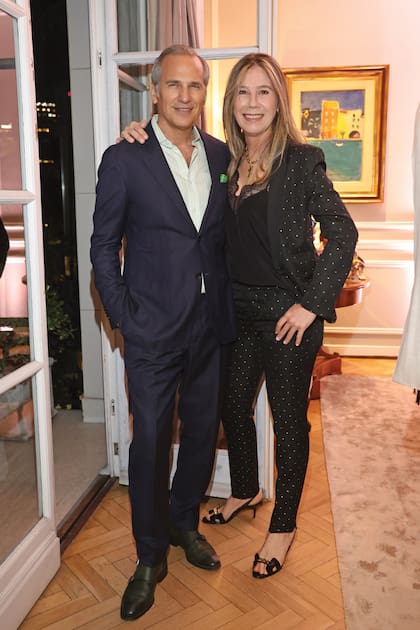 Junto a su amiga
Sofía Pefaure de Álzaga