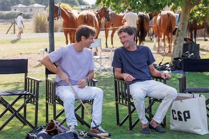 Junto a su amigo de toda la vida, el también polista Rodrigo Rueda, alma mater de la Fundación Circular, que ayuda desde lo social a chicos con cáncer y a sus familias. Desde el año pasado el esfuerzo está puesto en el Hospital Austral