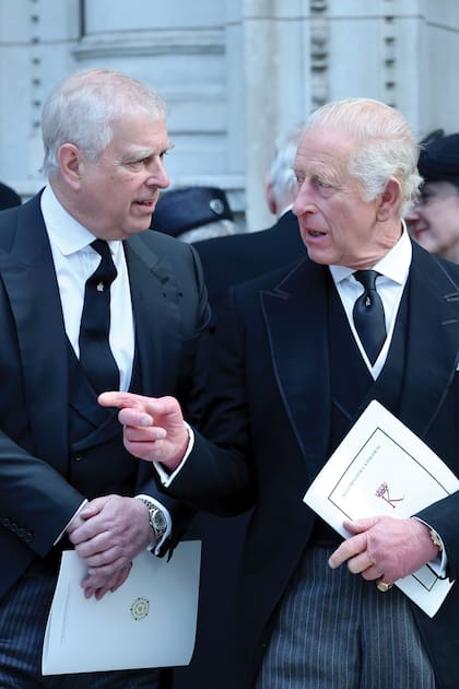 Junto a su hermano, el rey Carlos III, en el funeral de Katharine, duquesa de Kent, el 16 de septiembre pasado