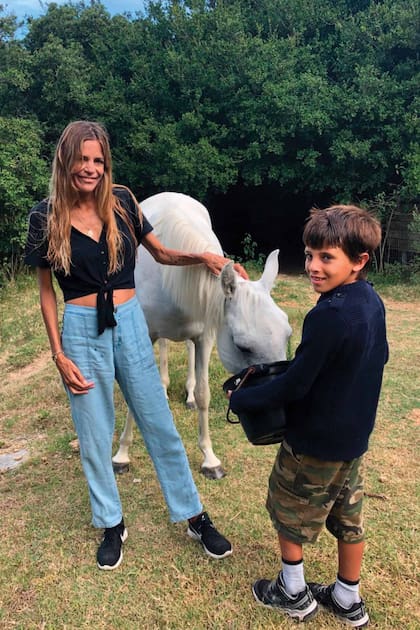 Junto a su hijo León, fruto de su relación con Matías Guzmán.